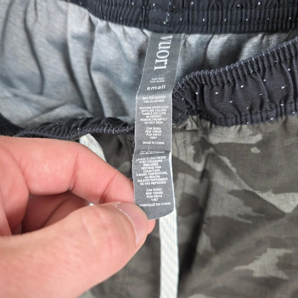 Vuori Mens Kore Short Camo Lined Performance Boardshorts Small 5.5